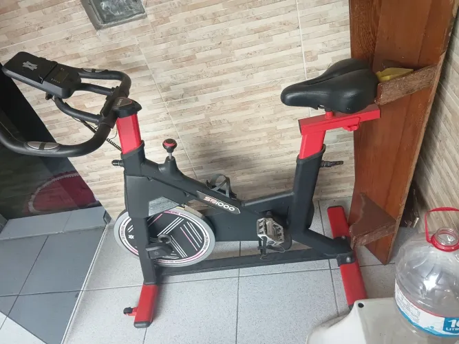 Vendo uma bicicleta de ginástica pouco tempo de uso 1.600