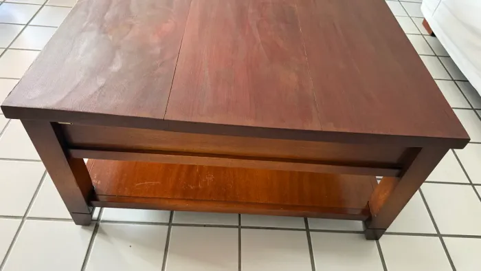 Mesa centro em madeira maciça 