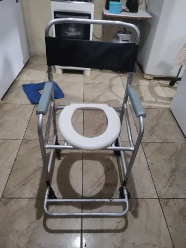 Vende cadeira de rodas para banho