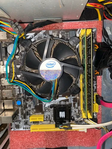 PC Intel H61 com Xeon + Placa de Vídeo 4GB