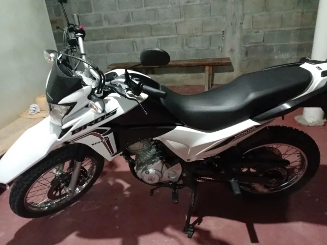Vende-se bros 160 sem nada para fazer..