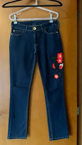 Calça jeans M. Officer com lindo bordado tamanho 36