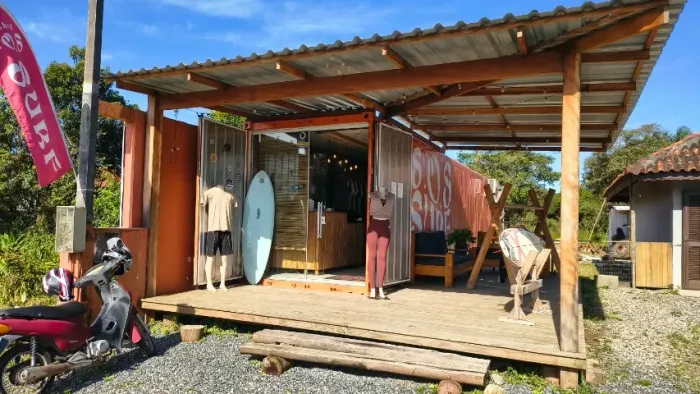 LOJA SURF SHOP CONTAINER COM ESTRUTURA COMPLETA E ESTOQUE PARA OPERAR EM OUTRO ENDEREÇO