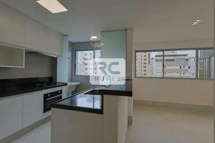 Apartamento com área de 67m², 02 suites no Bairro Lourdes, Belo Horizonte/MG.