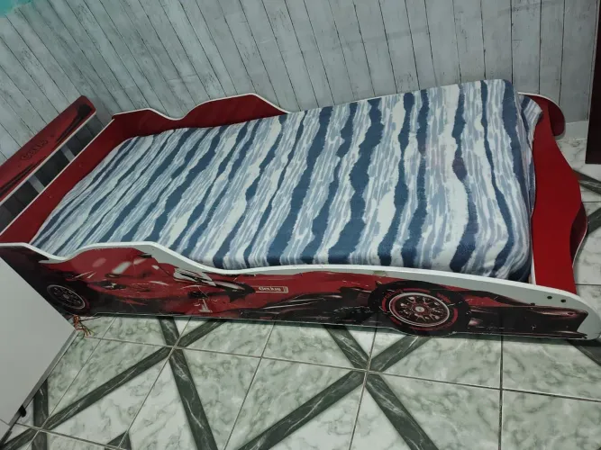 Cama infantil com colchão