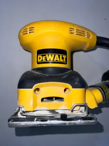 Lixadeira Orbital 1/4" de Folha - D26441 - Dewalt