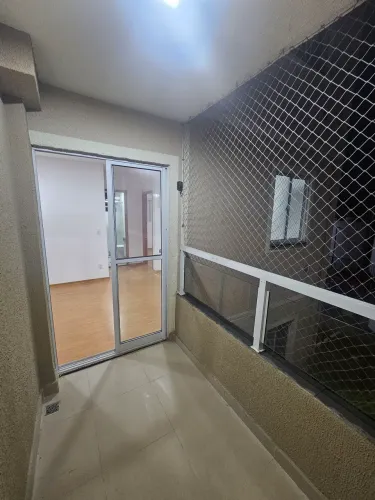 Apartamento com Varanda - Res. Nova Amsterdã (1° Andar - Água/Gás Inclusos)