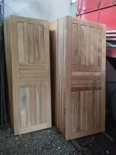 Portas de madeira direto de fabrica