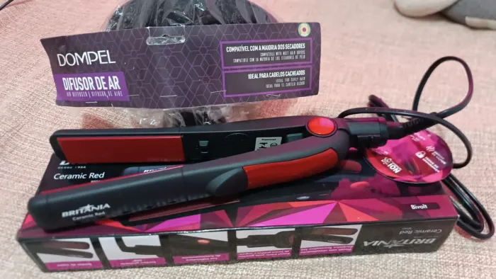 Chapinha Britânia Cerâmica Red e difusor de ar para cabelos cacheados.