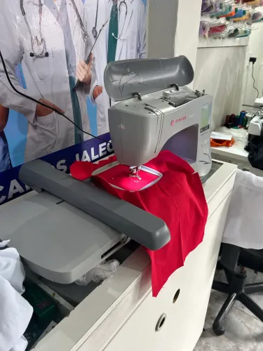 Máquina de bordado singer superb