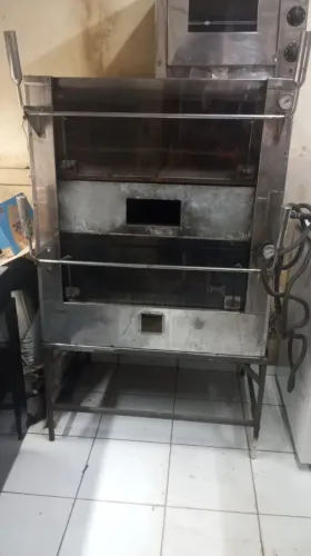 Forno de Lastro Barato Para Desocupar o local , funcionando 100%, 4 pedras refratárias