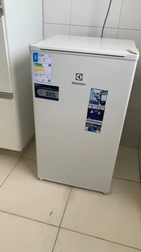 Frigobar Electrolux 90L