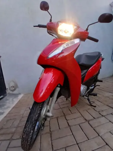 Moto biz 110i 2023<br>Ano 2023<br>Cor vermelha <br>13.500 mil reais <br>29.000 km rodados