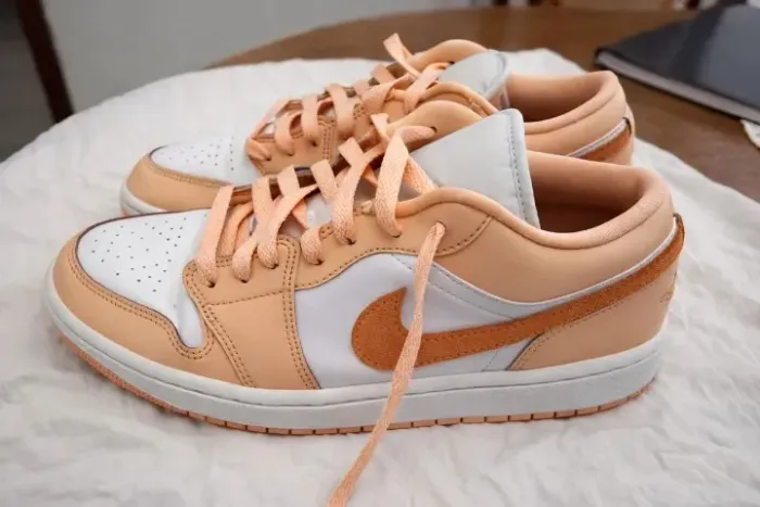 Tênis Nike Air Jordan 1 Low salmão original