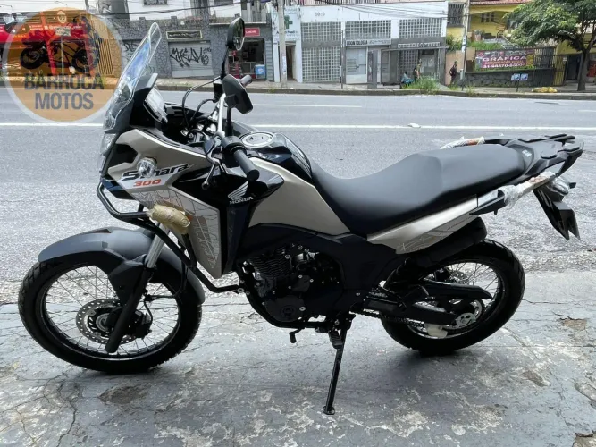 XRE 300 SAHARA ADV * MOD 26 BEGE 2025/2026