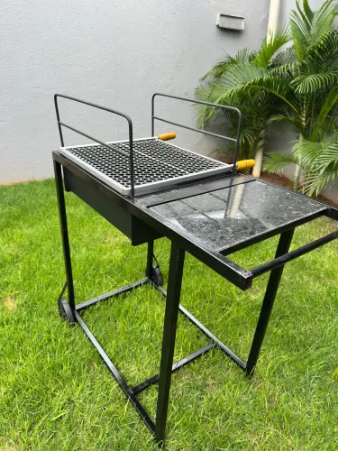 Churrasqueira de Carrinho Quadrada