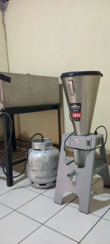 Vendo maquinários para bolaria ou padaria 