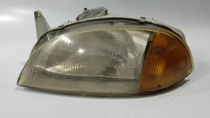 Farol Esquerdo Suzuki Swift 1995 / Detalhe Esquerdo