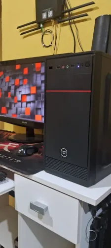 Cpu Windows 10, com i5, 8 gigas e ssd.