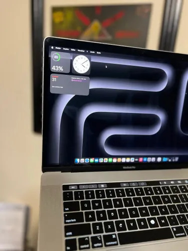 Apple MacBook Pro 15.6p core i7 /16GB /512SSD touchbar - impecável