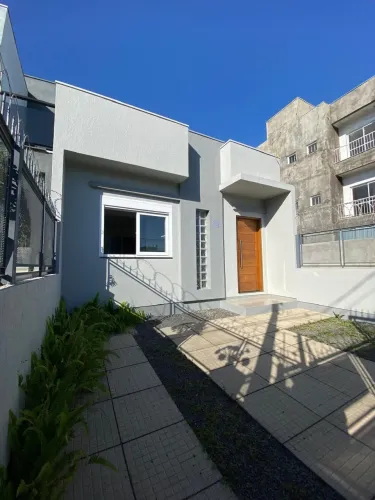 Linda Casa de 2 Dormitórios com uma suíte Localizada no Ipanema Residence Park