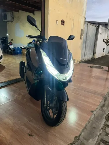 PCX DLX 2026