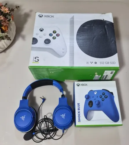 Xbox Series S + 2 Controles Originais + Headset Razer
