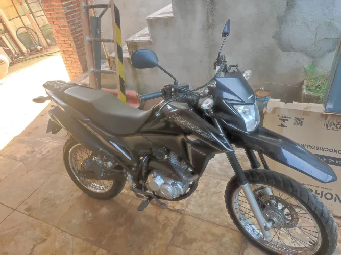 Vendo NXR Bros 160 2023 modelo 2024 pronta para transferir interessado ligar no número 629