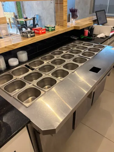 Vendo Mesa Condimentadora + balcão planejado
