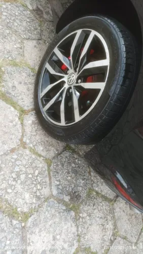 Vendo jogo de roda e adaptadores de furacão aro 17 modelo Madri do golf tsi original 