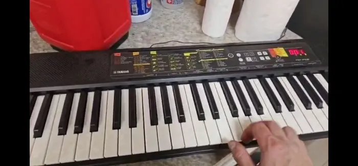 Teclado Yamaha PSR-F52