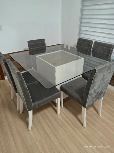 Mesa de jantar quadrada