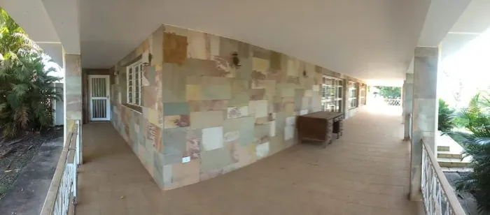 CASA 4 DORM AO LADO DO CLUBE CAPIVARI