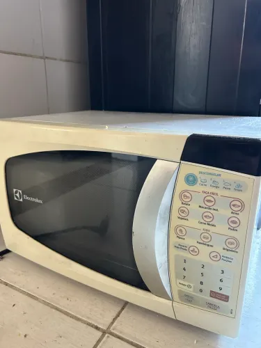 Micro-ondas Electrolux - não esquenta (para conserto ou peças)