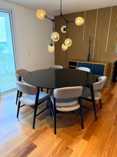 Mesa de jantar redonda preta COM cadeiras