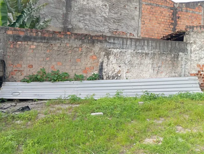 Vende-se uma telha de zinco 