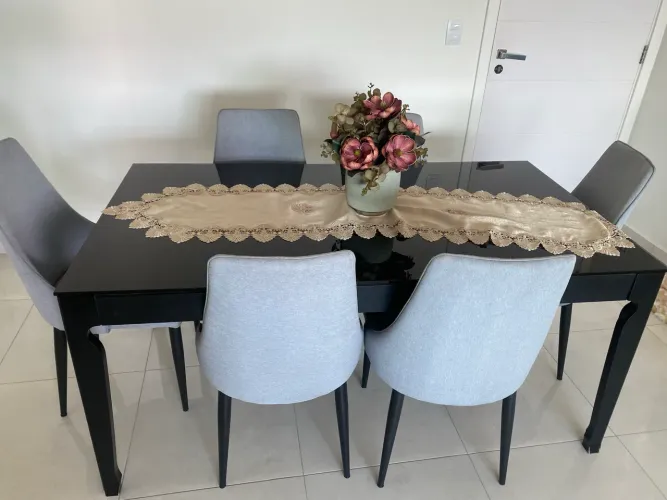 Mesa com Cadeiras 