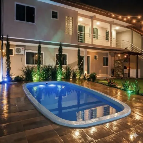 Casa com Piscina a 300m da Praia do Sauê | 4 Quartos | Área Gourmet e Quintal Amplo