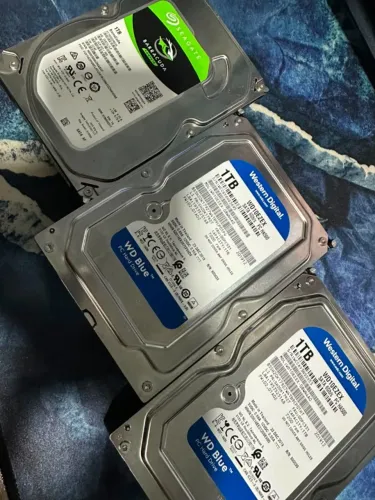 Lote com 3 HDs de 1TB - Para reparo ou aproveitamento de peças