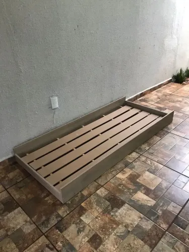 Linda cama auxiliar solteiro c/ rodinhas