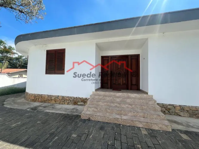 Linda Casa Para Vender, com 4 Quartos, sendo 3 Suíte, 5 Garagem 580m²