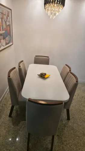 Conjunto mesa de jantar com 6 cadeiras.Medidas 160cm x70cm.Retirada no bairro Maracanã.