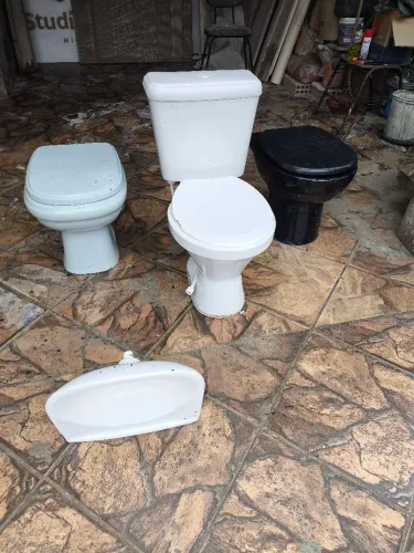 Kit de banheiro completo usado em bom estado com espelho vaso acoplado ou descarga 1000,00