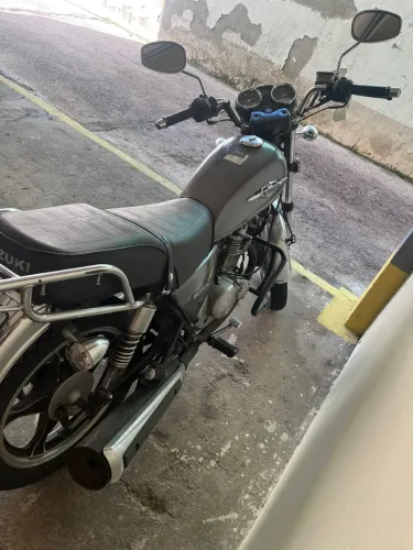 Intruder 125 Suzuki 2014 Cinza