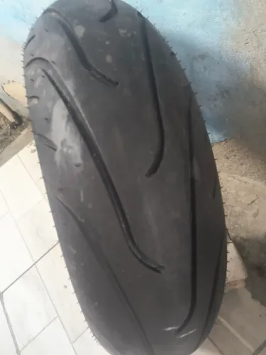 Vendo pneus pra moto de alta cilindrada 