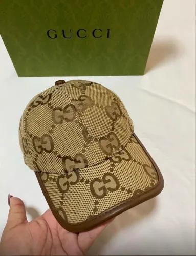 Boné GG Supreme Gucci 