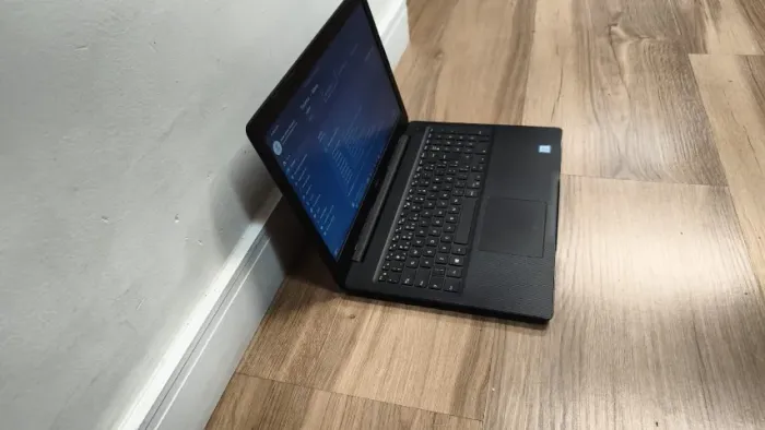 Notebook Dell Inspiron 3583 | i5 8ª Ger | 16 GB RAM | SSD 240GB | Rápido