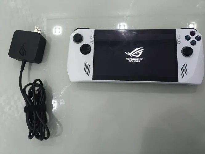 Rog Ally z1 extreme 2 tera  leia descrição 