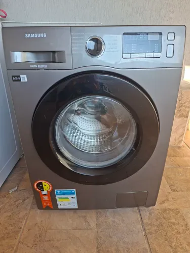 Máquina de lavar e secar