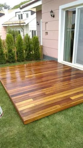 Deck de madeira sob medida planejado